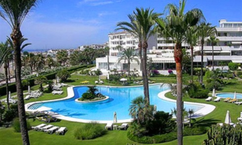 Beachfront luxury apartment for sale in Los Granados, Puerto Banus - Marbella 