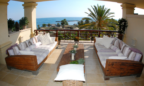 Luxury beachfront apartment for sale in Puerto Banus - Marbella 