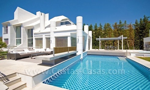 Modern front line golf villa for sale in Nueva Andalucía - Marbella 