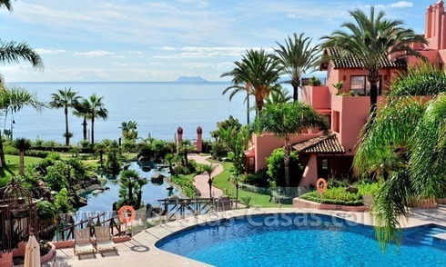 Bargain luxury penthouse apartment for sale, exclusive beachfront complex, New Golden Mile, Marbella - Estepona 