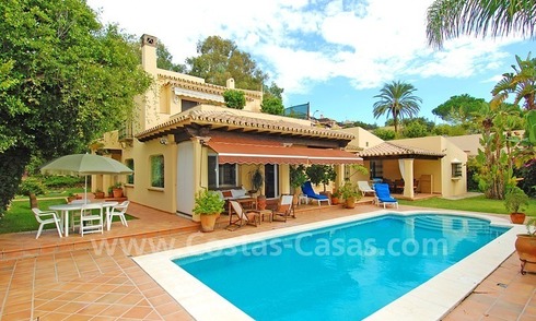 Beachside cozy villa for sale in east Marbella 