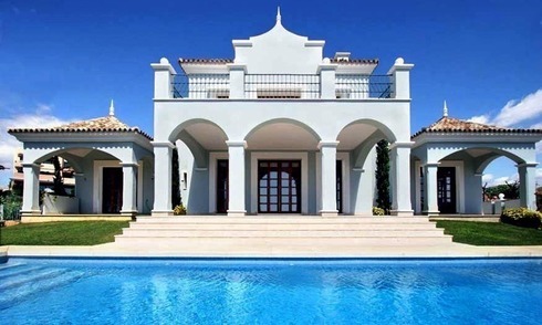 Luxury villa for sale near the golf course in Marbella 