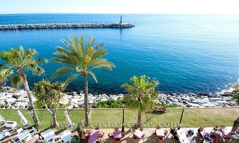 For sale: Seafront Corner Apartment in Puerto Banús, Marbella 