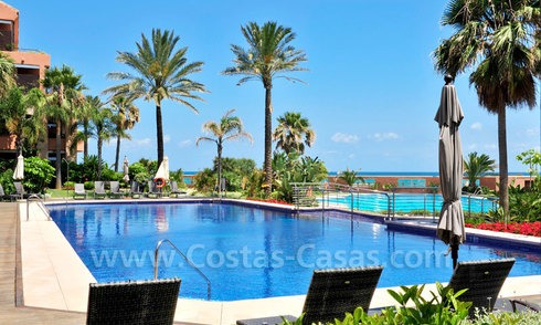 Delightful garden flat for sale in a luxurious, sought after beach front complex, Marbella - Puerto Banus 3422