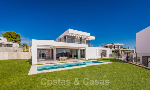 Last villa! Stunning, spacious, modern luxury villas with sea views for sale in a new complex between Estepona and Marbella 32043