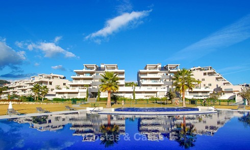 Spacious, bright and modern luxury penthouse for sale with golf and sea views in Los Arrayanes Golf in Marbella - Benahavis 7726