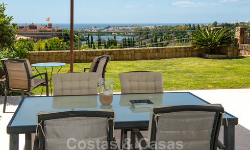 Modern front-line golf apartment with beautiful golf and sea views for sale in Los Flamingos Golf in Marbella - Benahavis 25129