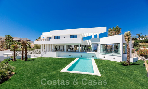 Modern villa with sea view for sale in Los Flamingos Golf in Marbella - Benahavis. Reduced in price. 26000