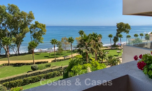 Modern apartment for sale on the first row of a beachfront complex with open sea views located between Marbella and Estepona 27000