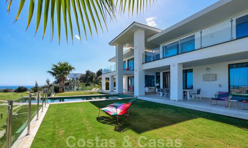 Modern villa for sale, frontline golf with panoramic mountain, golf and sea views in Benahavis - Marbella 31012