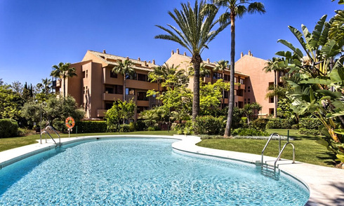 Luxury apartment for sale near the beach in a prestigious complex, just east of the centre of Marbella 31622