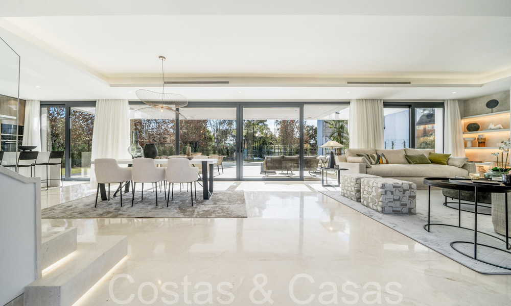 Contemporary luxury villas for sale at walking distance from a prominent golf club, on the New Golden Mile between Marbella and Estepona 69268