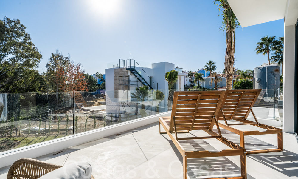 Contemporary luxury villas for sale at walking distance from a prominent golf club, on the New Golden Mile between Marbella and Estepona 69288