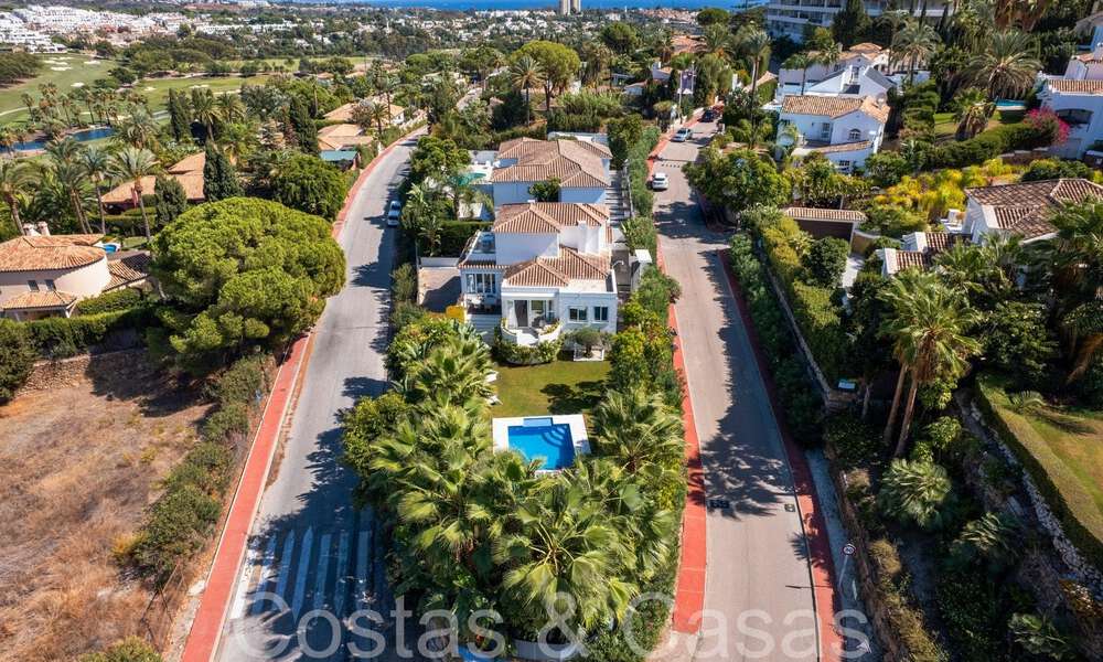 Detached Mediterranean villa for sale within walking distance of amenities overlooking the golf valley and mountain scenery in Nueva Andalucia, Marbella 68203