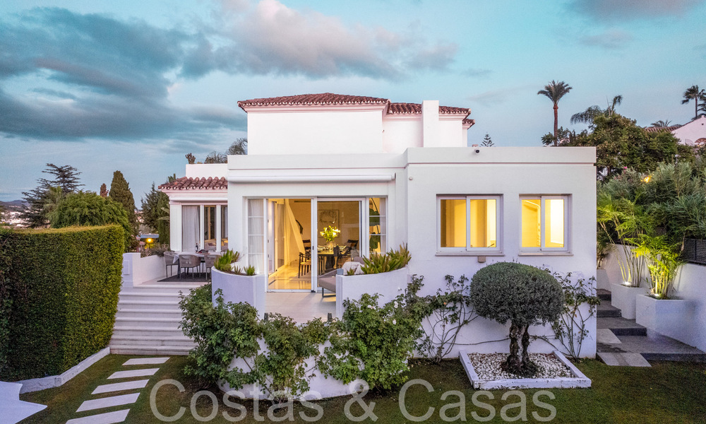 Detached Mediterranean villa for sale within walking distance of amenities overlooking the golf valley and mountain scenery in Nueva Andalucia, Marbella 68205