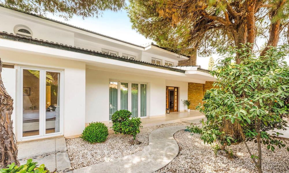 Spacious luxury villa for sale with extensive private garden east of Marbella centre 68880