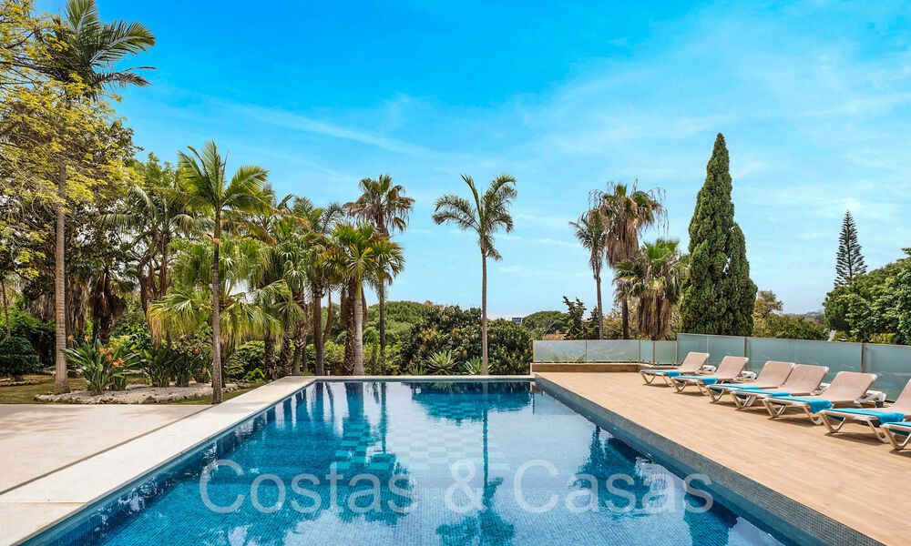 Spacious luxury villa for sale with extensive private garden east of Marbella centre 68888