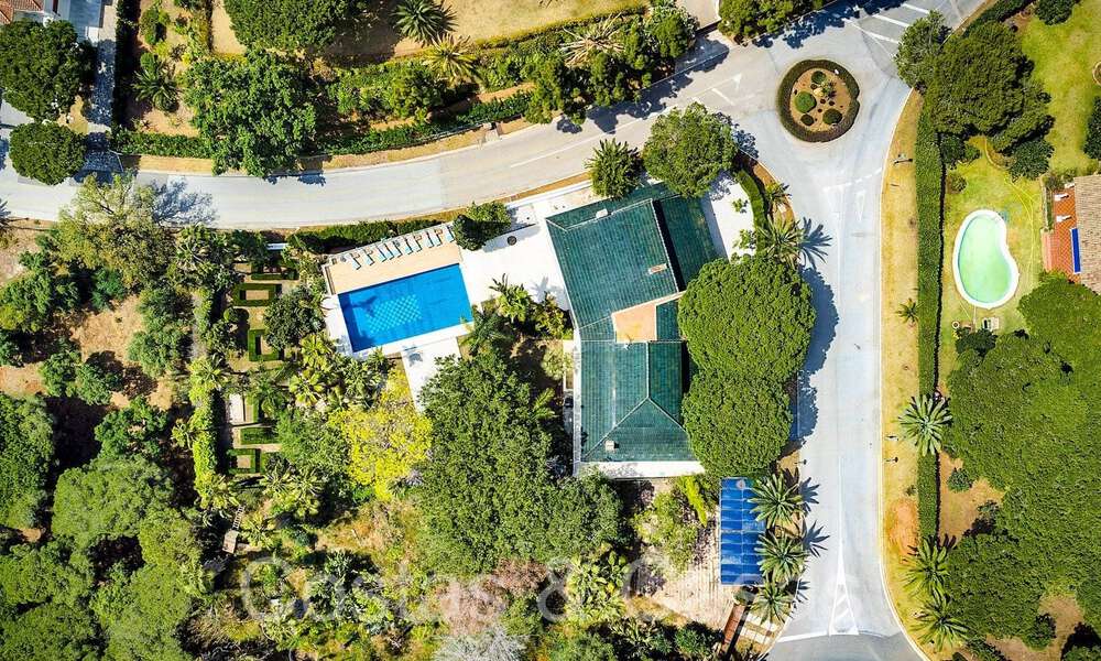 Spacious luxury villa for sale with extensive private garden east of Marbella centre 68890