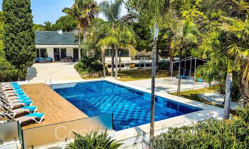 Spacious luxury villa for sale with extensive private garden east of Marbella centre 68891