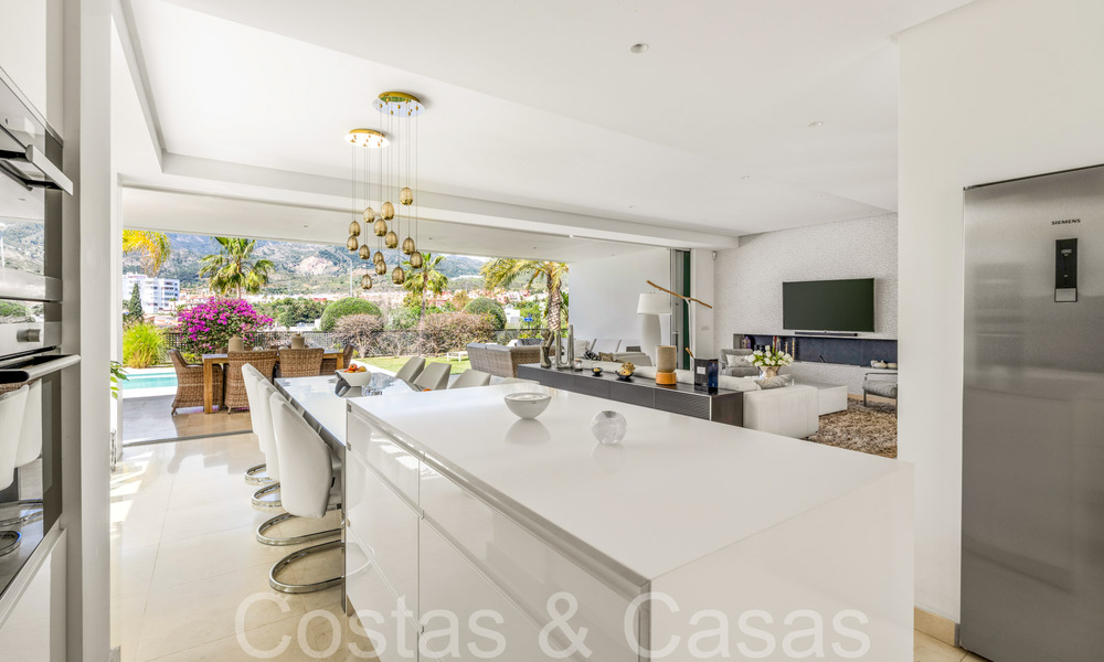 Modernist luxury villa for sale in natural, highly desirable area east of Marbella centre 68173