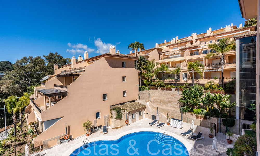 Spacious and bright duplex penthouse for sale located in Nueva Andalucia, Marbella 67985