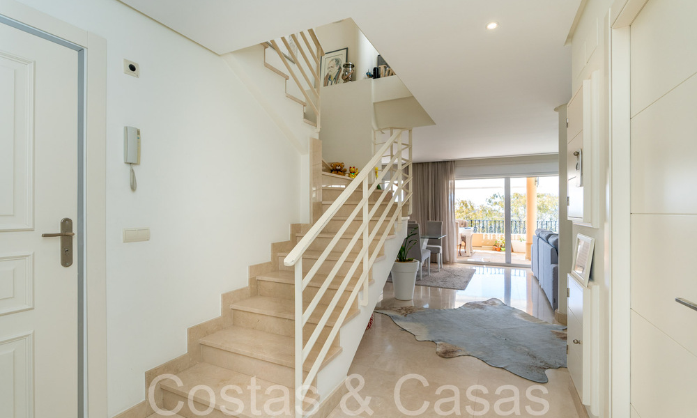 Spacious and bright duplex penthouse for sale located in Nueva Andalucia, Marbella 67995