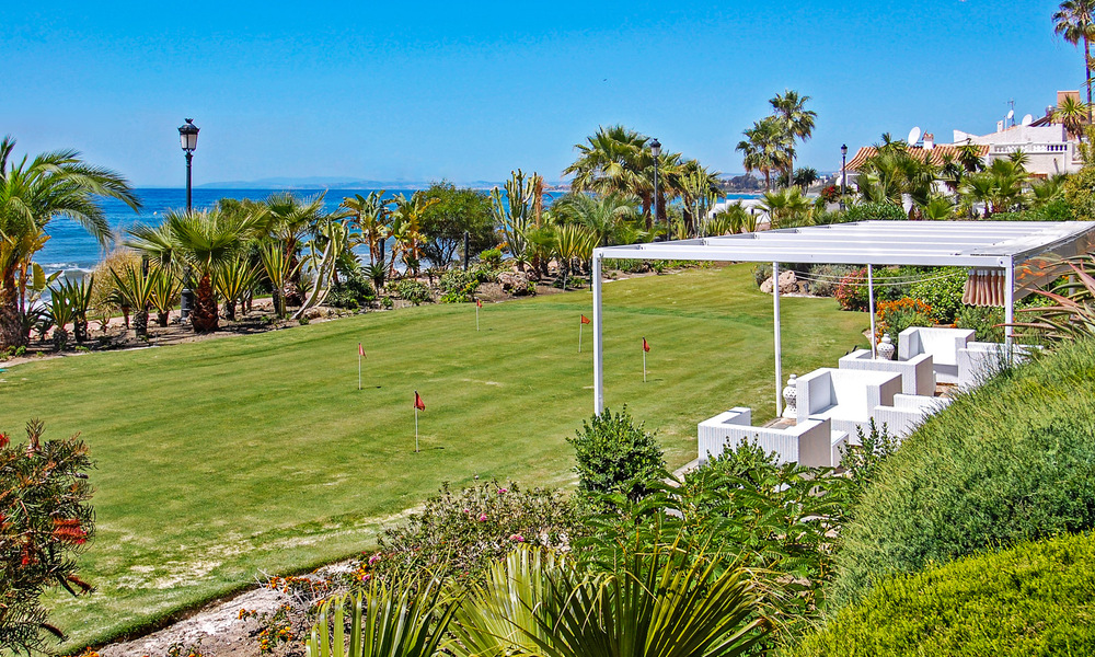 Sophisticated renovated apartment for sale in Las Dunas Park, an exclusive beach resort between Marbella and Estepona 67959