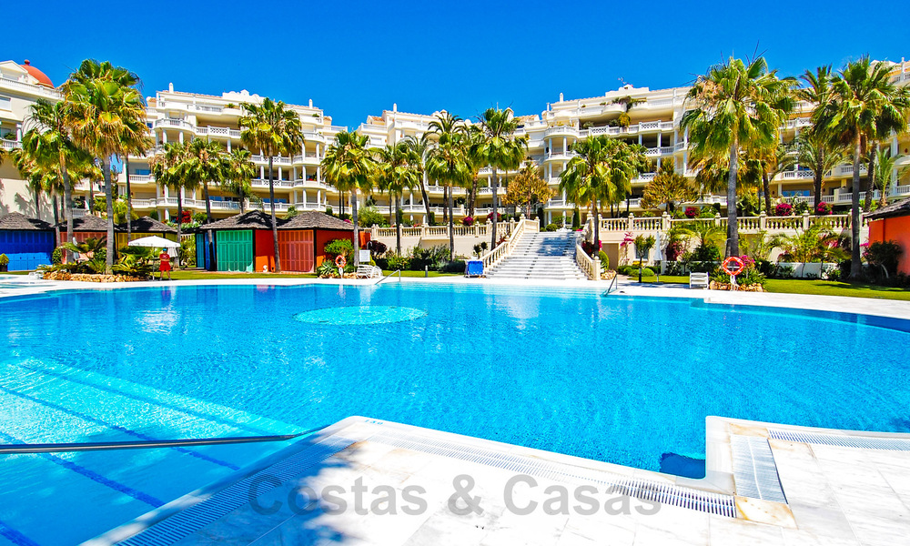 Sophisticated renovated apartment for sale in Las Dunas Park, an exclusive beach resort between Marbella and Estepona 67961