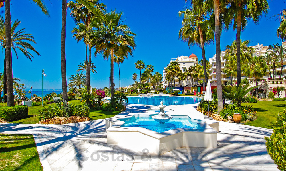 Sophisticated renovated apartment for sale in Las Dunas Park, an exclusive beach resort between Marbella and Estepona 67963