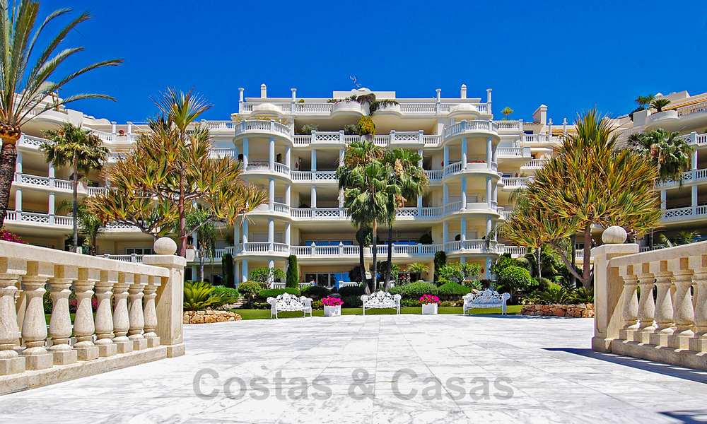 Sophisticated renovated apartment for sale in Las Dunas Park, an exclusive beach resort between Marbella and Estepona 67966