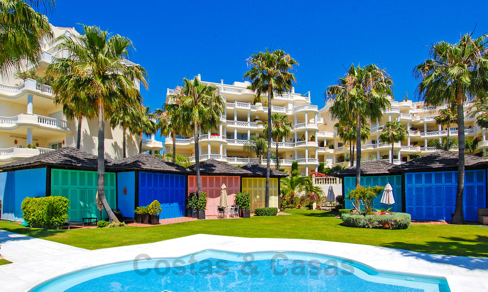 Sophisticated renovated apartment for sale in Las Dunas Park, an exclusive beach resort between Marbella and Estepona 67972