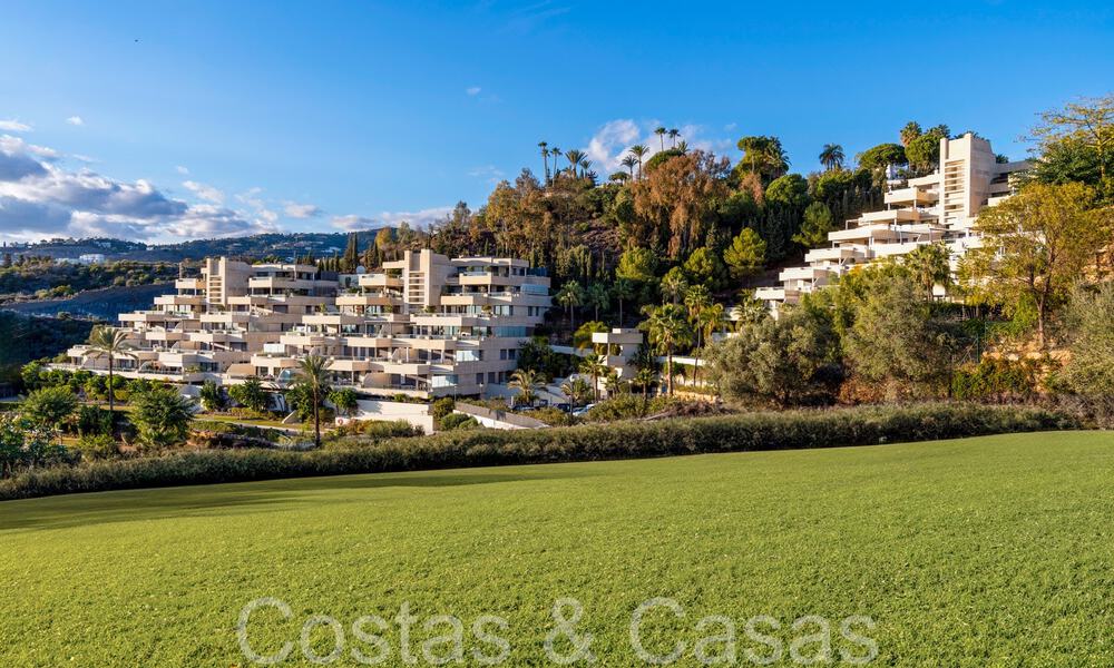 Luxurious apartment for sale with unobstructed, panoramic sea views in Nueva Andalucia, Marbella 68085