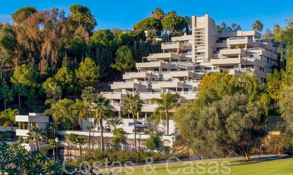 Luxurious apartment for sale with unobstructed, panoramic sea views in Nueva Andalucia, Marbella 68086