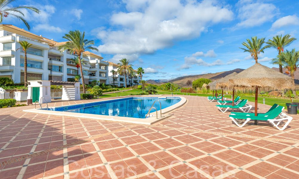 Elegant penthouse with beautiful views for sale in an exclusive golf resort in Mijas, Costa del Sol 68265