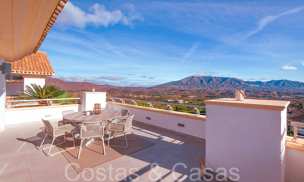 Elegant penthouse with beautiful views for sale in an exclusive golf resort in Mijas, Costa del Sol 68304