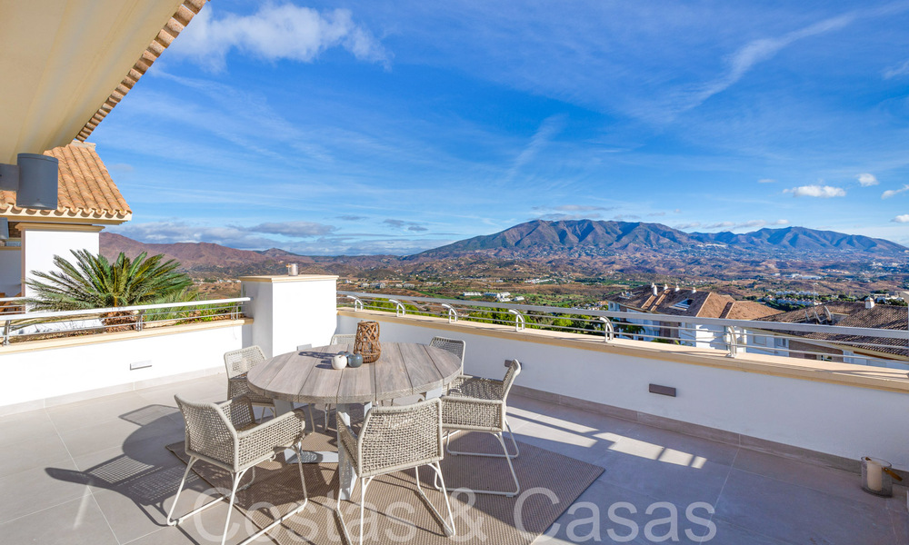 Elegant penthouse with beautiful views for sale in an exclusive golf resort in Mijas, Costa del Sol 68305