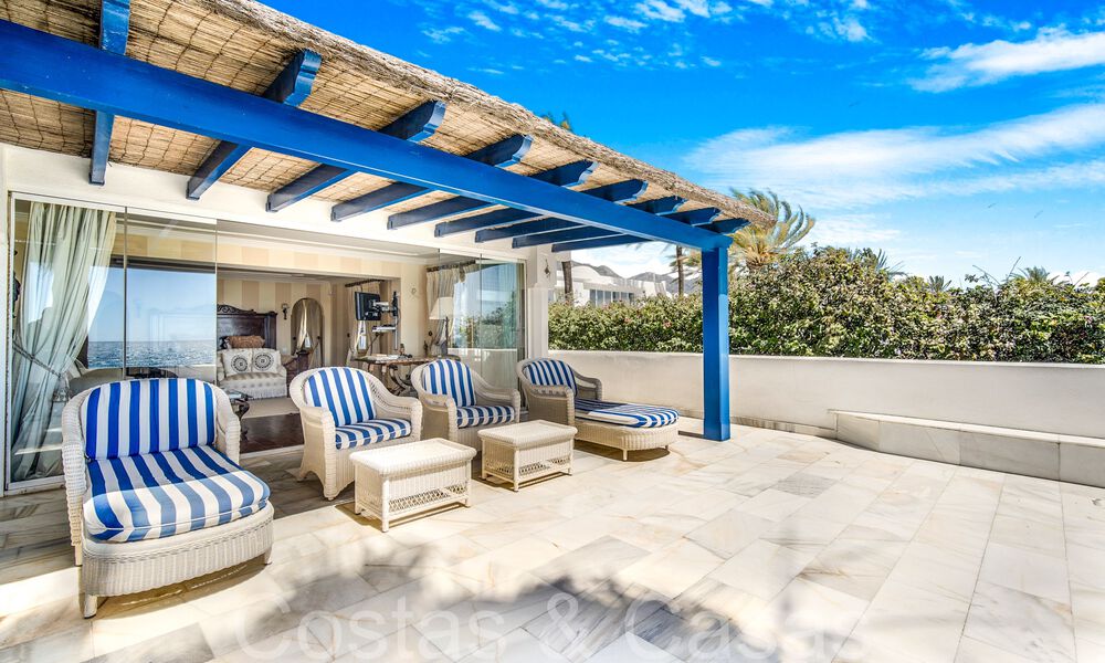 Luxury villa with open sea views for sale, right on the beach on Marbella's prestigious Golden Mile 68312