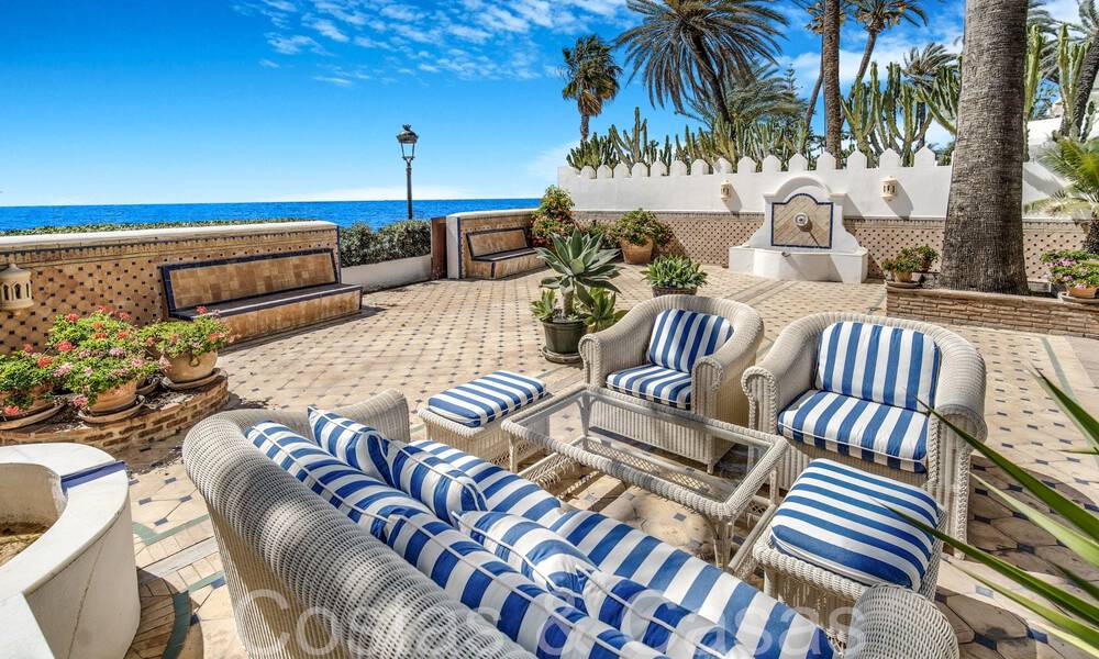 Luxury villa with open sea views for sale, right on the beach on Marbella's prestigious Golden Mile 68316