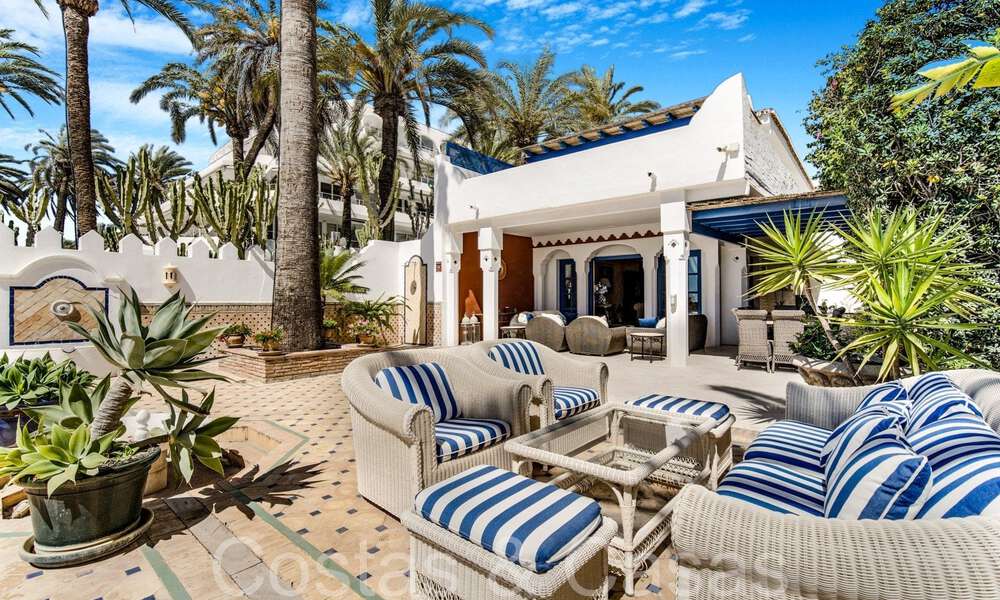 Luxury villa with open sea views for sale, right on the beach on Marbella's prestigious Golden Mile 68320