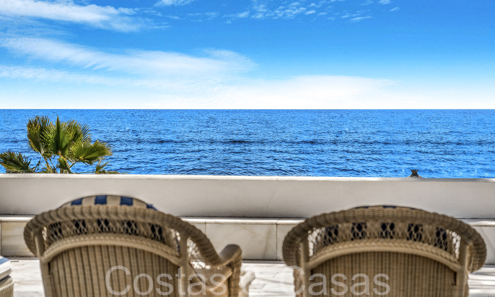 Luxury villa with open sea views for sale, right on the beach on Marbella's prestigious Golden Mile 68326