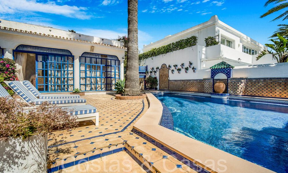 Luxury villa with open sea views for sale, right on the beach on Marbella's prestigious Golden Mile 68336