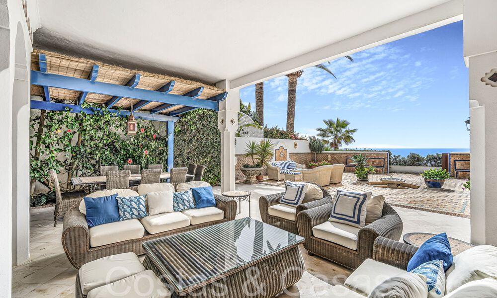 Luxury villa with open sea views for sale, right on the beach on Marbella's prestigious Golden Mile 68337