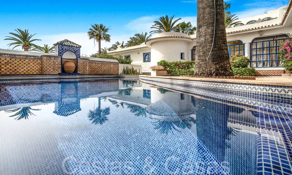 Luxury villa with open sea views for sale, right on the beach on Marbella's prestigious Golden Mile 68340