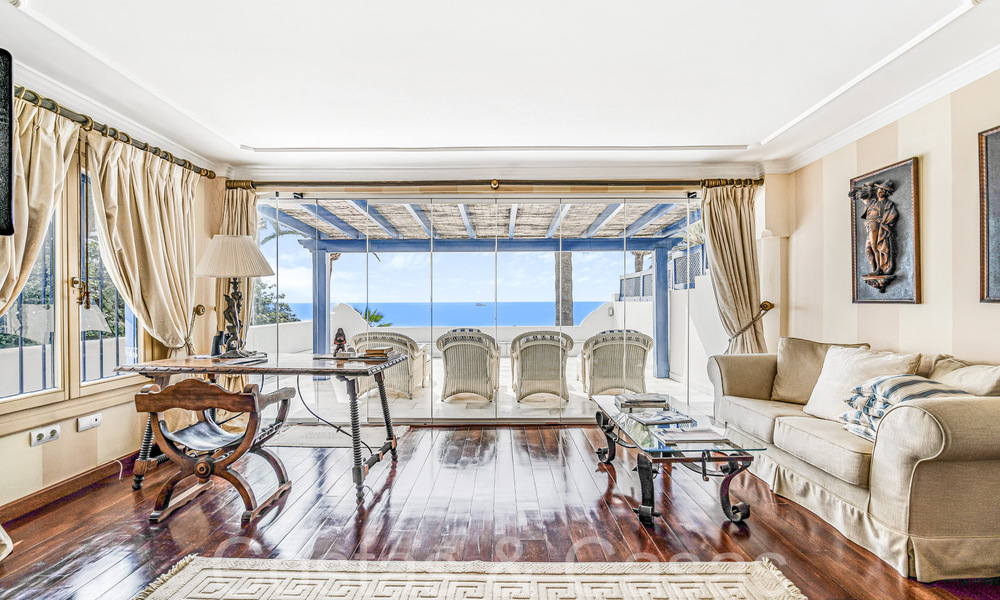 Luxury villa with open sea views for sale, right on the beach on Marbella's prestigious Golden Mile 68341