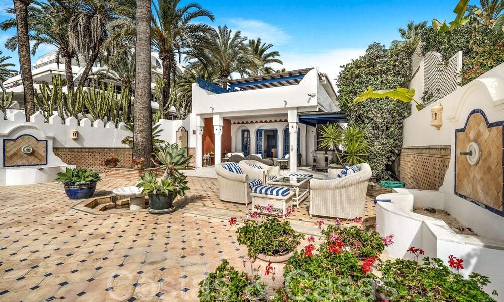 Luxury villa with open sea views for sale, right on the beach on Marbella's prestigious Golden Mile 68352