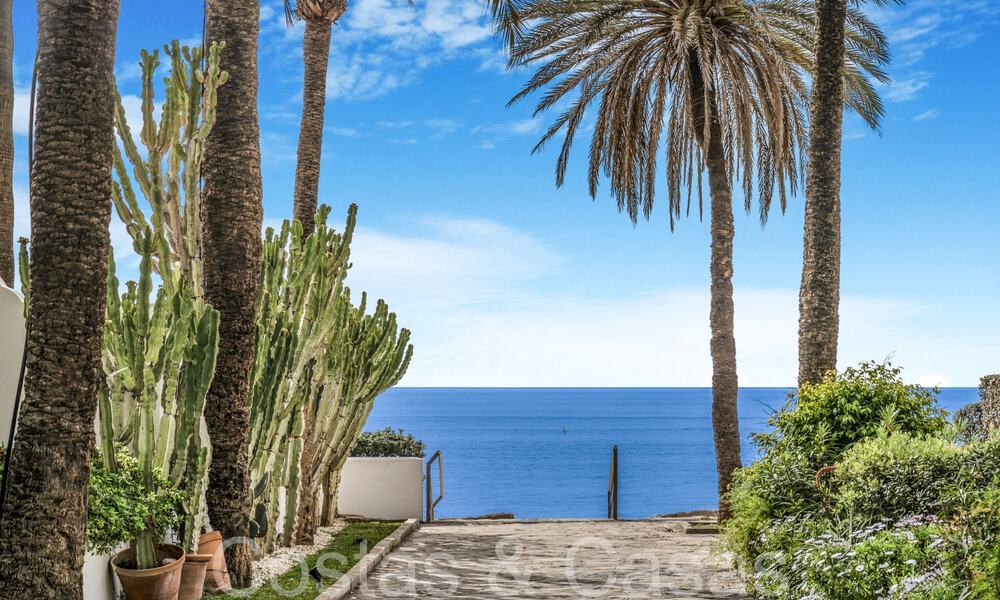 Luxury villa with open sea views for sale, right on the beach on Marbella's prestigious Golden Mile 68355