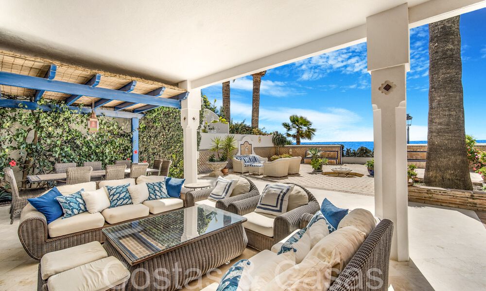 Luxury villa with open sea views for sale, right on the beach on Marbella's prestigious Golden Mile 68360