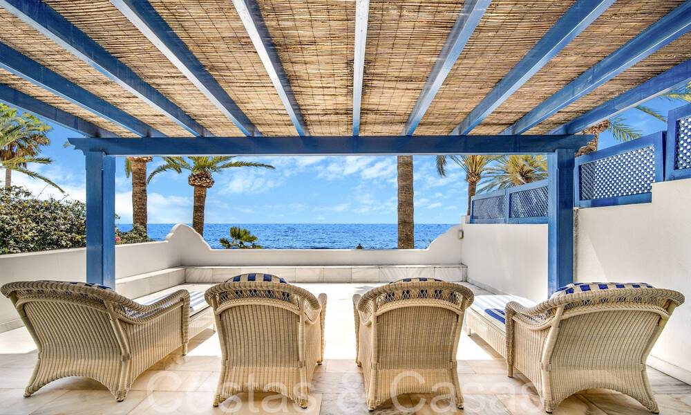 Luxury villa with open sea views for sale, right on the beach on Marbella's prestigious Golden Mile 68362