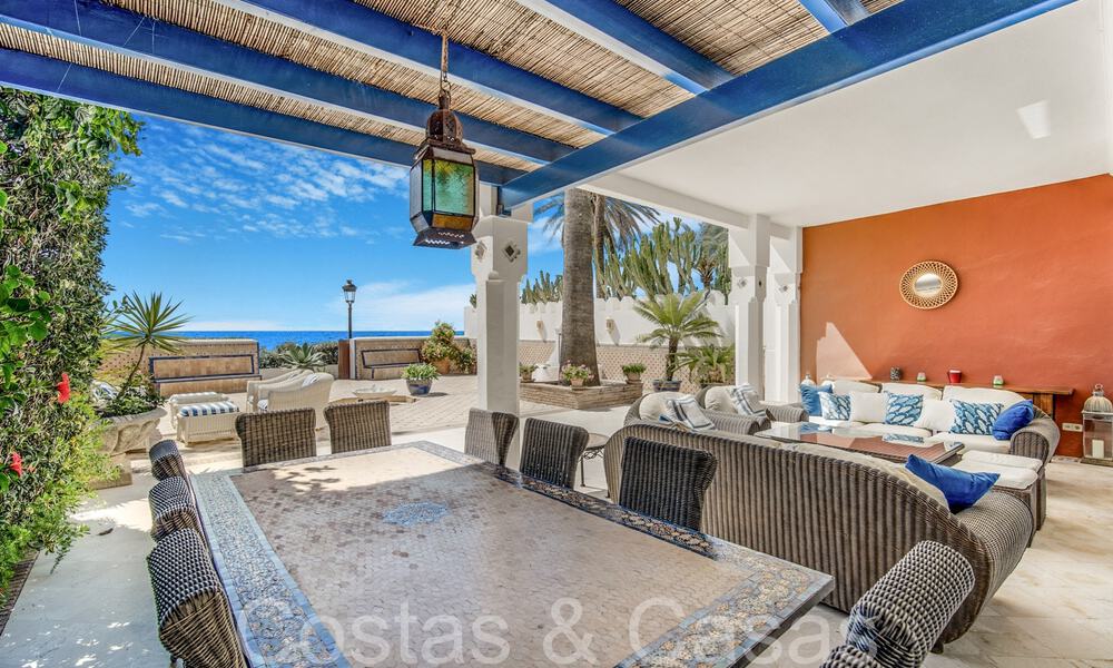 Luxury villa with open sea views for sale, right on the beach on Marbella's prestigious Golden Mile 68364