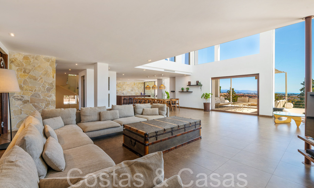 Ready to move, high-end designer villa for sale, frontline golf with sea views in Benahavis - Marbella 68424